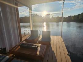 Flotel Montebello, hotel v destinaci Montebello