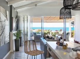 Beachfront Bungalow with Private Pool in Camps Bay, Hotel in Kapstadt