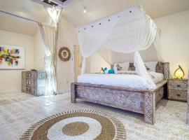 Summer Bungalow, Ideal for Families, One Room with 2 Beds, Separated Sleeping Corner, Shower, AC, 2 TVs, hotel in Lakahembi