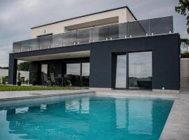 Vila Altura- Luxury Hiltop Retreat with Panoramic View & Teracce, hotel v destinaci Rogaška Slatina