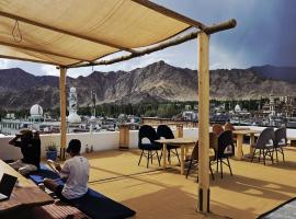 Hearth and Haven Homestay -Wifi Available, hôtel à Leh