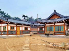 홍성군 편백나무 남당한옥, hotell sihtkohas Hwangdo