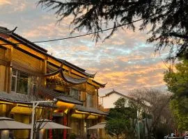 Designer Bed and Breakfast Under the Green Trees