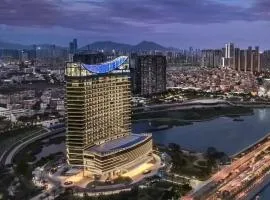 Crowne Plaza Xiamen Jimei Seaview by IHG-Free Mini Bar