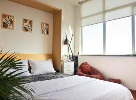 Panoramic City Views -15th Floor Studio Apartment, hotel in Zirakpur