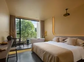 West Desert Luxury Holiday Homestay