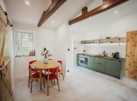 Śliwkowy Sad-Plum Orchard-Jura, Hotel in Mirów