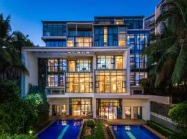 Roy-Sanya Bay Coconut Dream Corridor