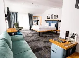 HOW Boutique and Hotel