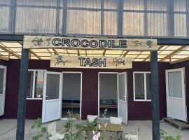 Crocodile Tash, hotel in Tong