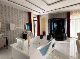 LUXE VILLA à KICUKIRO KIGALI RWANDA، فندق في كيغالي