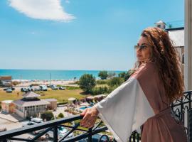 Aquamarine - Beach & SPA Hotel- All inclusive，位于克兰内沃的酒店