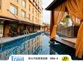 The Loft Seaside Suites