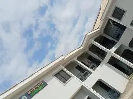 Kurvic Hotel & Suites