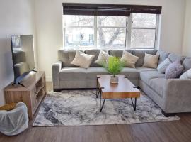 Entire New Built - Spacious 3-bedroom Suite., hotel in Regina