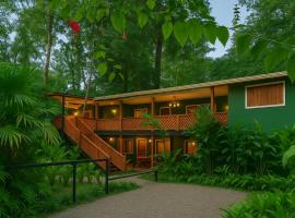 Hotel Boutique The Green Jungle House, hotel in Puerto Viejo