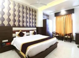 Hotel Panna Paradise-Just 30M away from CAPTAIN SHUBHAM GUPTA METRO STATION and 600M Away From TajMahal