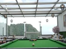 Nuri's Nest And Notch