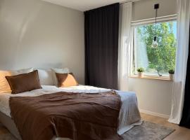 Trevlig villa i Hörnett, Örnsköldsvik, hôtel à Örnsköldsvik