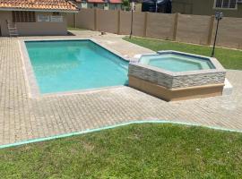 Palm Springs Apartments, hotell sihtkohas Couva