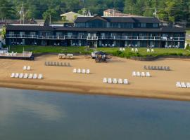 The Beach Haus - Traverse City, отель в городе Траверс-Сити