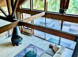 Chalet at Rainier Lodge (0.4 miles from the entrance), hotell sihtkohas Ashford