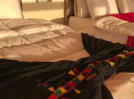 Agafay Luxury desert Camp - Glamping Experience, khách sạn ở Aït Mazou