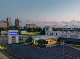 Wyndham Riverfront Hotel