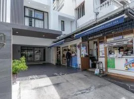 23 AVA at Saladaeng