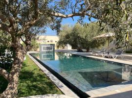 Résidence Jamila Location Appartements confort piscine proche zone touristique, Hotel in Midoun