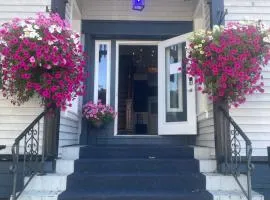 The Loyalist Inn & Suites