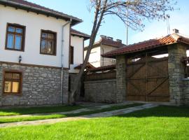 Photo de l’hôtel: Private 4BR-2BA guest House Dryanovo with Pool and FREE Parking