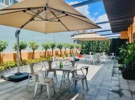 Dayin Hotel -Shanghai Hongqiao Beixinjing Metro Station Branch -Large Social Area -Bar -Café -Gym -Free Laundry Luggage Storage -24H Front Desk-English Service