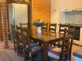 Forest & Lake House, hotel v destinaci Uisenteş