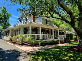 Downtown Cary 1930s Bungalow - Great walkability, hotel v destinaci Cary