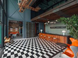 Sugar Marina Hotel -AVIATOR- Phuket Airport, hotel sa Nai Yang Beach