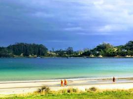 Butterfield Beach House Stewart Island incl car, ξενοδοχείο σε Oban