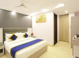 Hotel Mayfair Just a Minute Away From New Delhi Railway Station and Connaught place