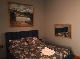 Hotel BELIND，位于培拉特的酒店