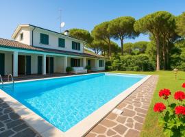 Villa by the Sea and Pool, hotel v Lignanu Sabbiadoru