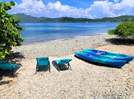 Long Bay Beach Villa - Beachfront Luxury Villa w Private Pool, Solar & Battery Backup, khách sạn ở East End