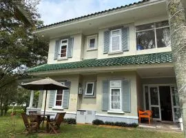 OYO 94710 Puncak Resort Guest House