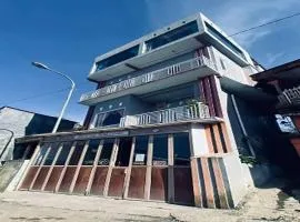 OYO 94702 Putra Family Homestay Sikunir