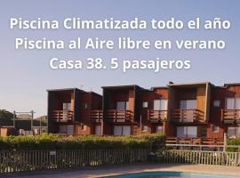 Casa 38 en Condominio Piscina climatizada 5 pax, hotel em Pichilemu