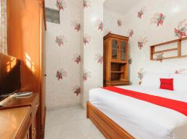 RedDoorz Plus near Mall Sunter, hotel in Jakarta