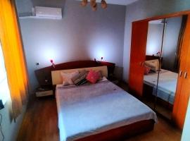 Small City Garden, Hotel in Warna