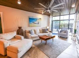 Upgraded and Spacious Harbor Towers Condo! Siesta Key Vacation!