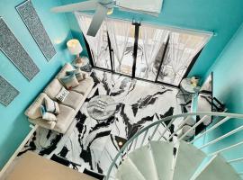 Luxury 2bed 2bath Condo In Downtown Red Hook, ξενοδοχείο σε Nazareth