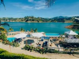 Viajero Guatapé Hostel & Lake Club