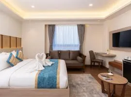 Hotel Rajnandani Palace - Walkable Distance from Ram Mandir Ayodhya